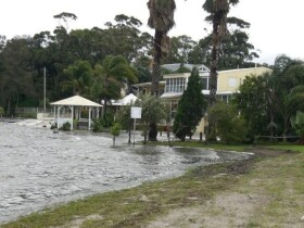 photo: lake level rise on waterfront at squids ink motel and restaurant, pacific highway belmont during the june 2007 storms